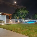 2 Independant Fully Equipped Villas With Heated Pool And Jacuzzi