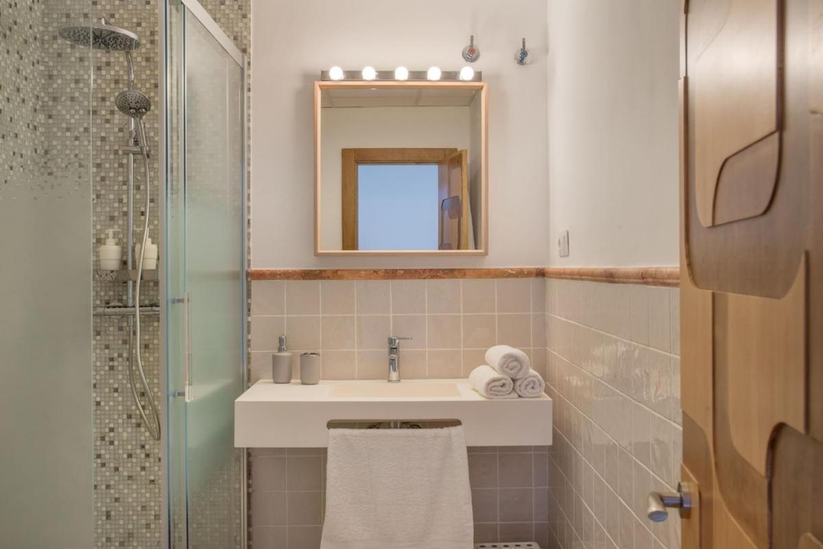 2 Independant Fully Equipped With Heated Pool And Jacuzzi