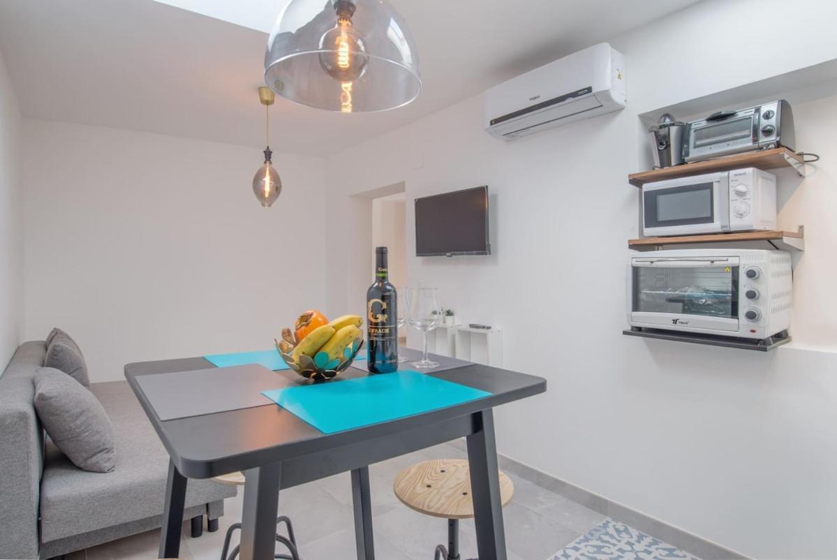 2 Independant Fully Equipped With Heated Pool And Jacuzzi *